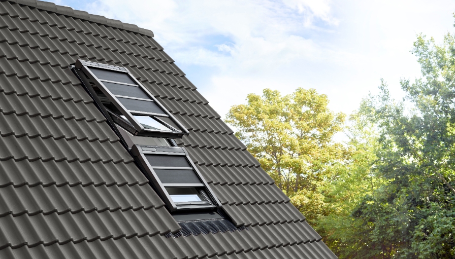 Velux_alplast-pro_screen_solar